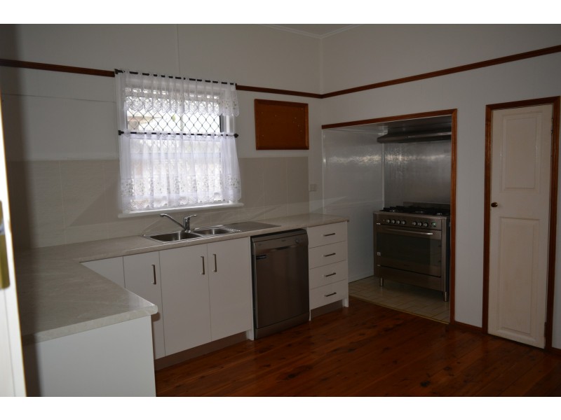 15 Blackdown Street, Harristown QLD 4350
