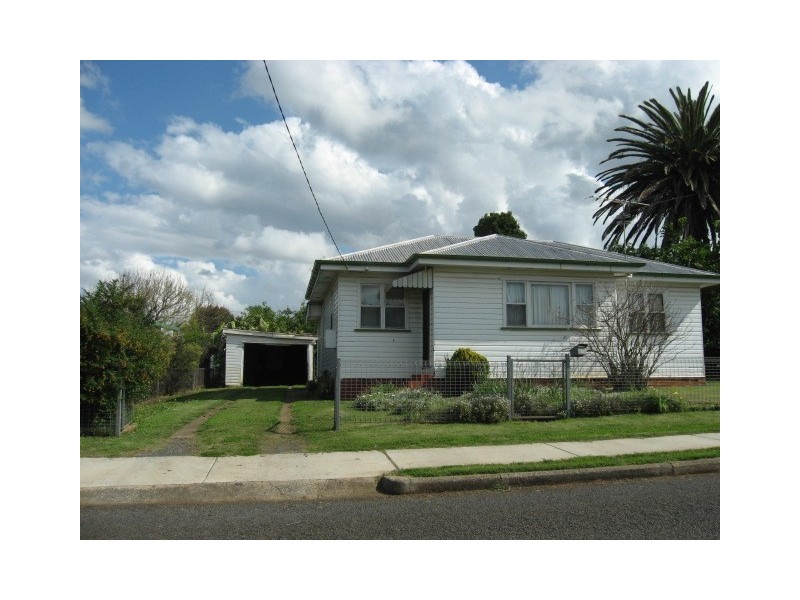 8 Farquharson Street, Harristown QLD 4350