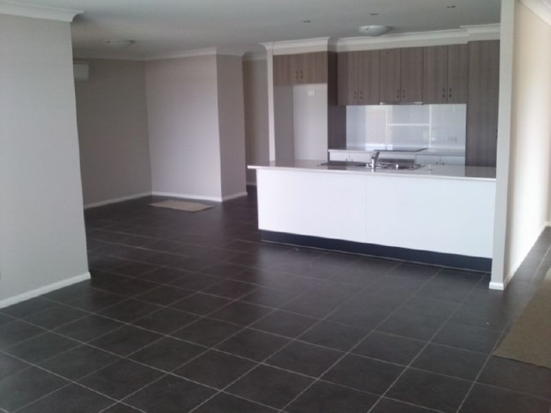 8 Dixon Court, Blue Mountain Heights QLD 4350