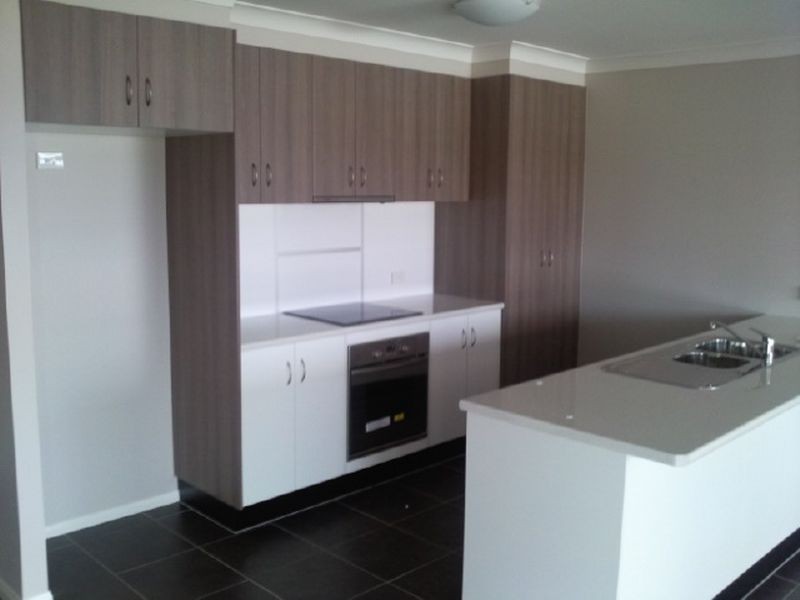 8 Dixon Court, Blue Mountain Heights QLD 4350