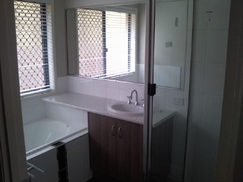 8 Dixon Court, Blue Mountain Heights QLD 4350