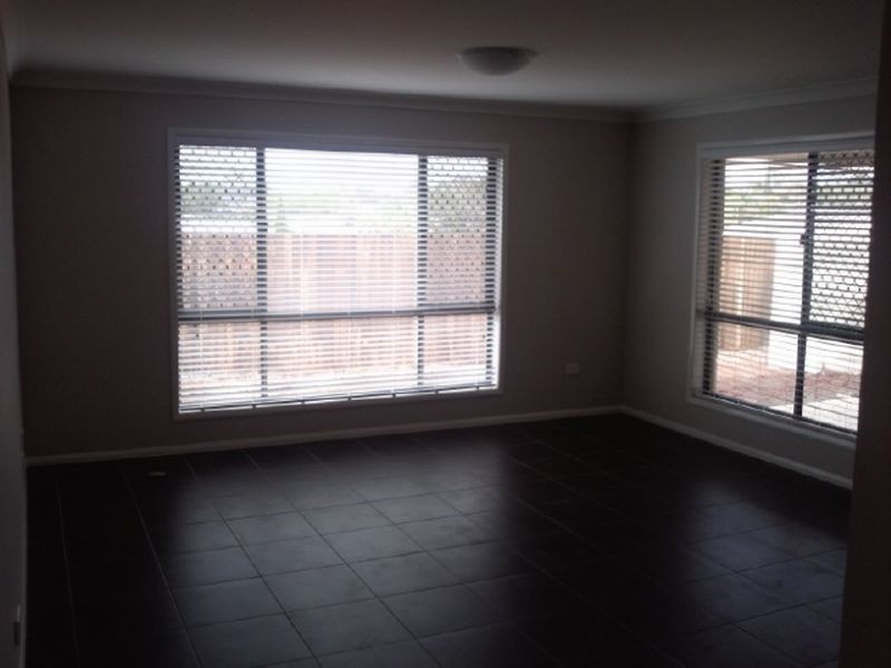 8 Dixon Court, Blue Mountain Heights QLD 4350