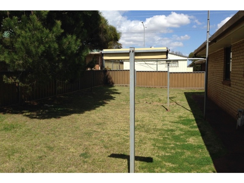 2/18 Hawker Street, Wilsonton QLD 4350