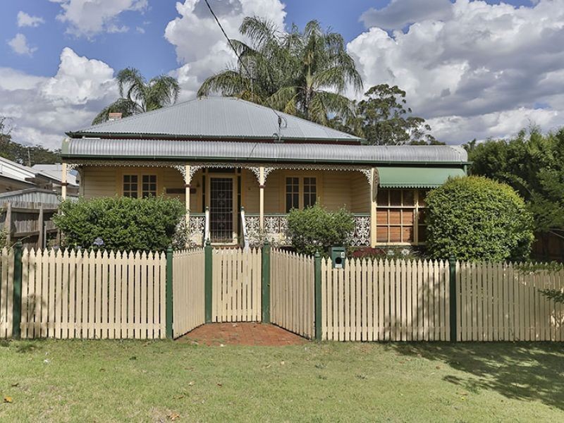 4 Prospect Street, North Toowoomba QLD 4350