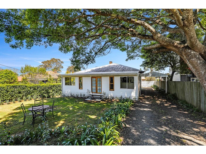 15 Mary Street, Mount Lofty QLD 4350