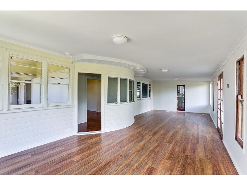 15 Mary Street, Mount Lofty QLD 4350