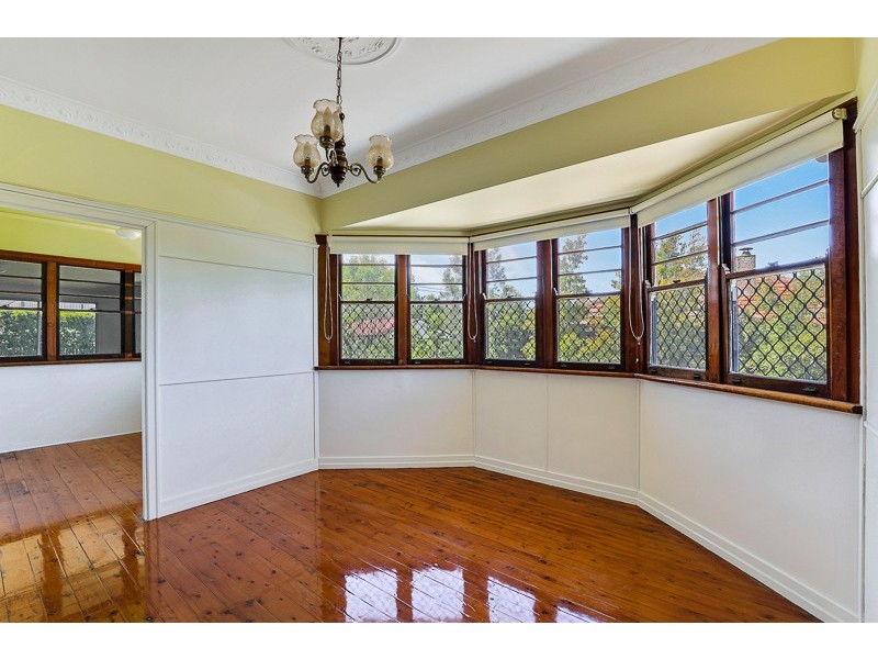 15 Mary Street, Mount Lofty QLD 4350