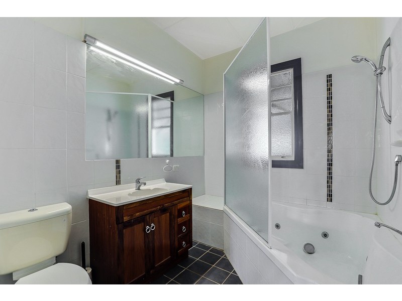 15 Mary Street, Mount Lofty QLD 4350