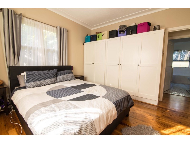 54B North Street, Mount Lofty QLD 4350