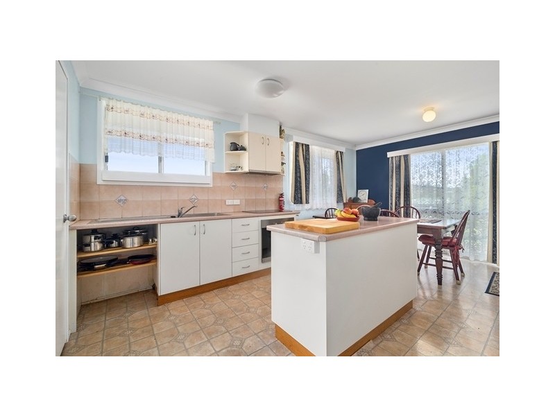 53 Hillview Avenue, Newtown QLD 4350