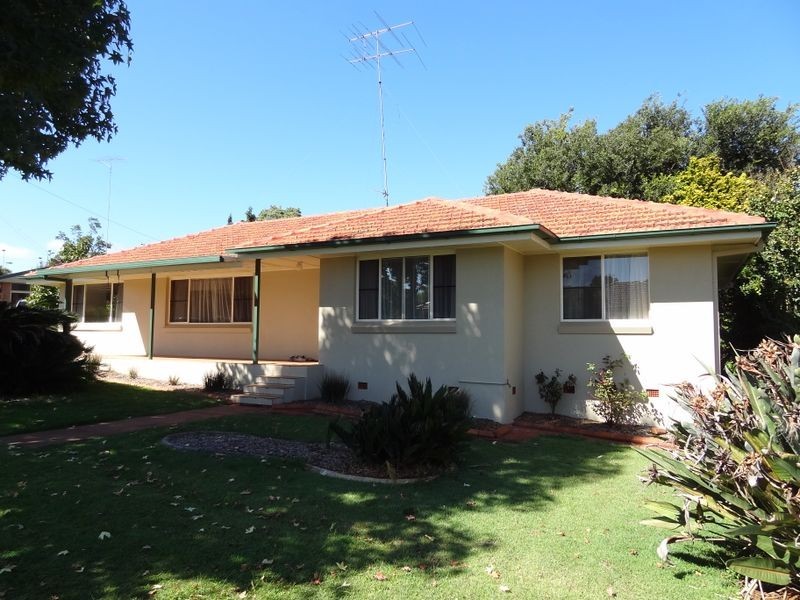 2 Dora Street, South Toowoomba QLD 4350