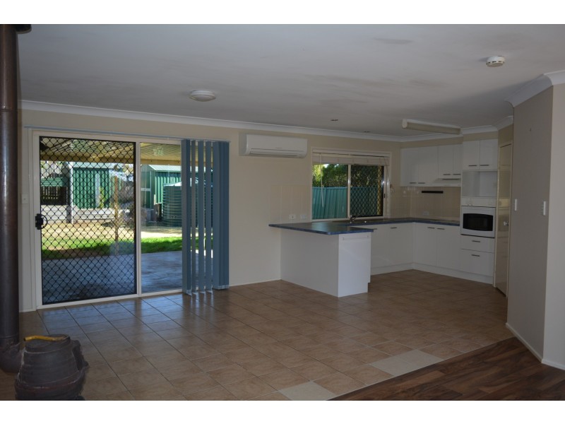 8 Maguire Court, Harristown QLD 4350