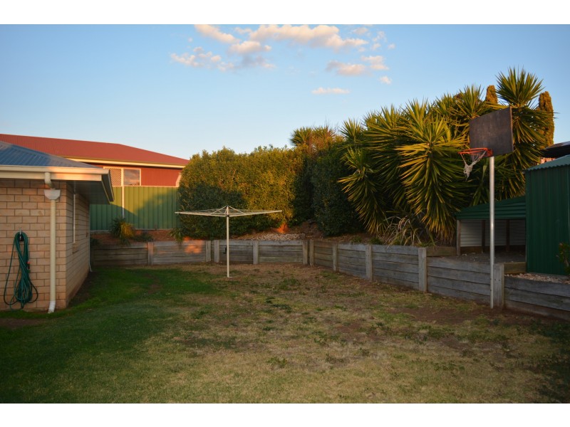 8 Maguire Court, Harristown QLD 4350