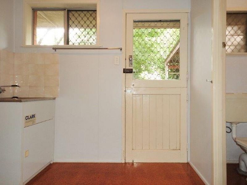 4 Teesdale Avenue, Newtown QLD 4350