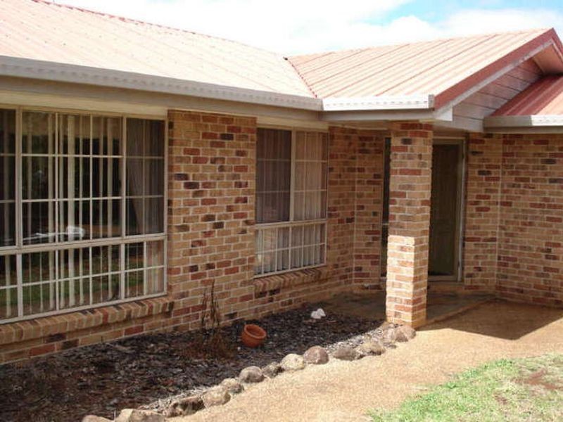16 Kuhn Street, Kearneys Spring QLD 4350
