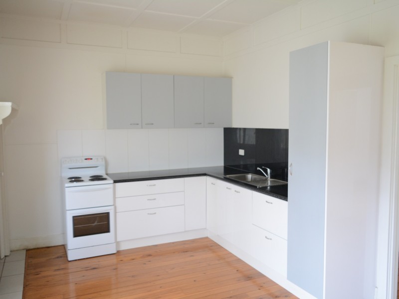 32 Avondale Street, Newtown QLD 4350