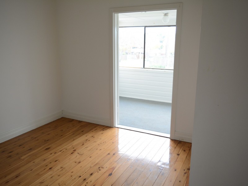 32 Avondale Street, Newtown QLD 4350