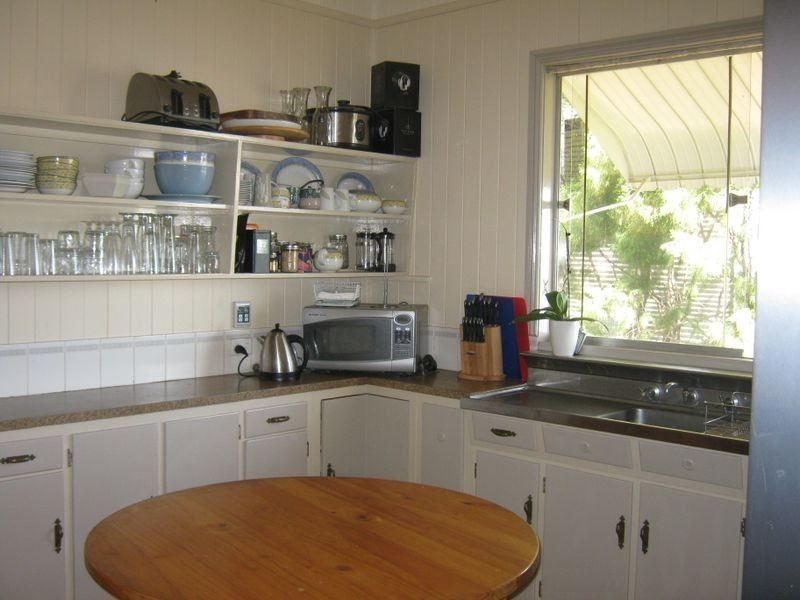 11 Mary Street, Mount Lofty QLD 4350