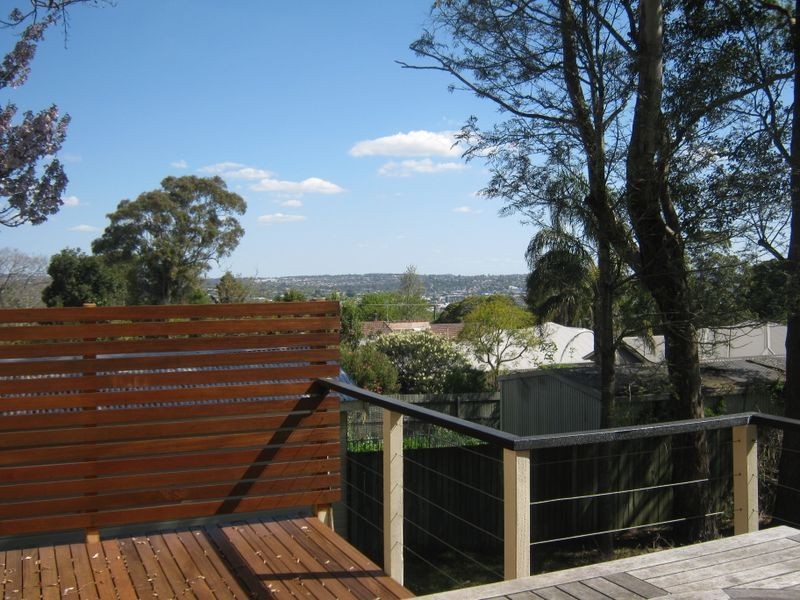 11 Mary Street, Mount Lofty QLD 4350