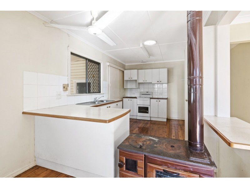 32 Charlotte Street, Newtown QLD 4350