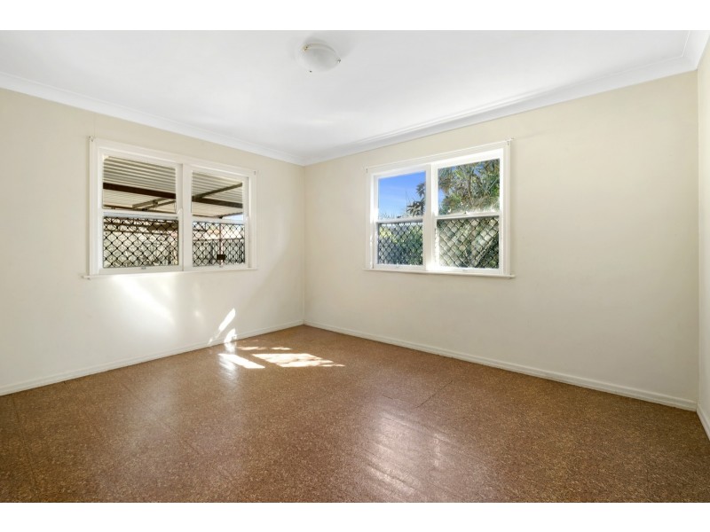 32 Charlotte Street, Newtown QLD 4350