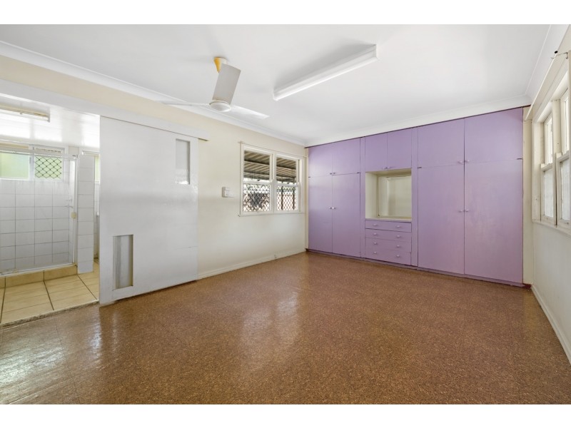 32 Charlotte Street, Newtown QLD 4350