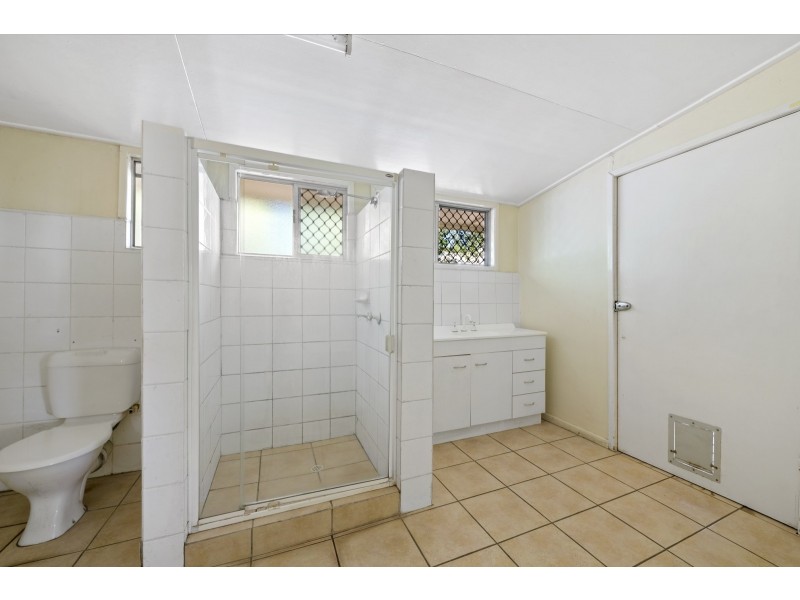 32 Charlotte Street, Newtown QLD 4350