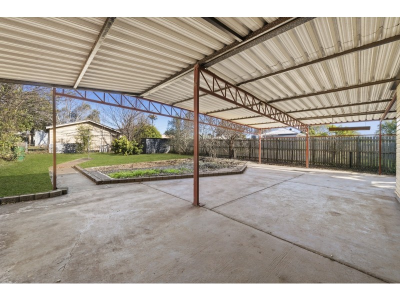 32 Charlotte Street, Newtown QLD 4350