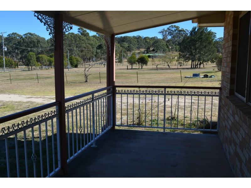 6 Devoncourt Road, Crows Nest QLD 4355