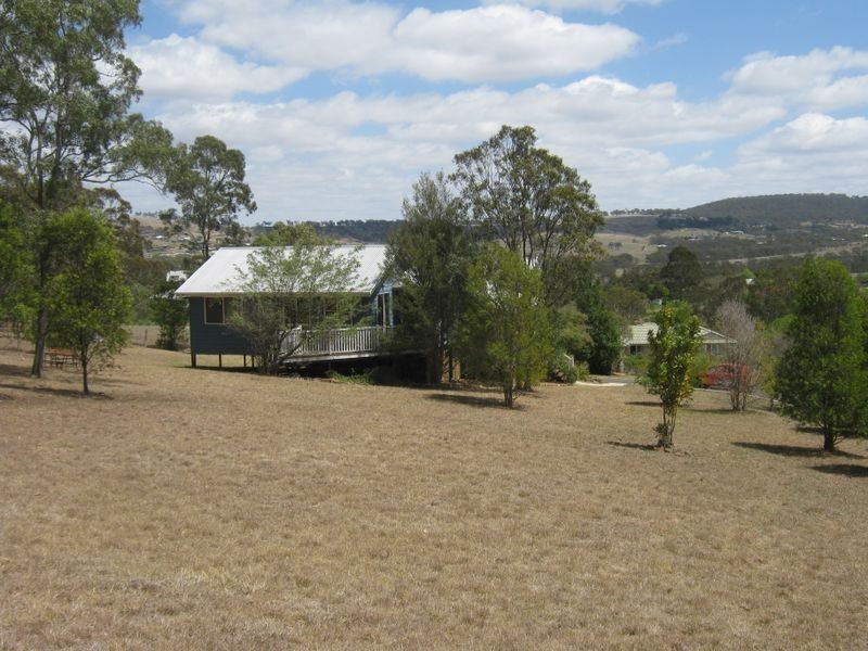 6 Echidna Street, Blue Mountain Heights QLD 4350