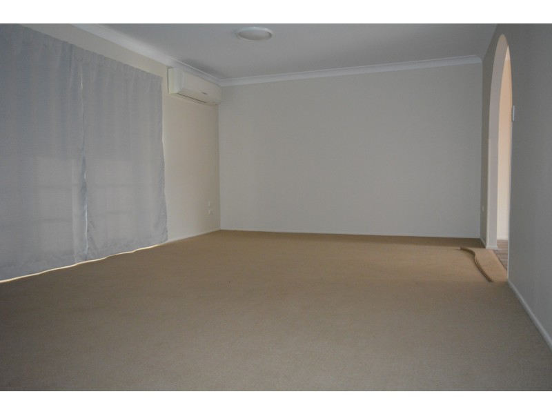 8 Gunn Street, Kearneys Spring QLD 4350