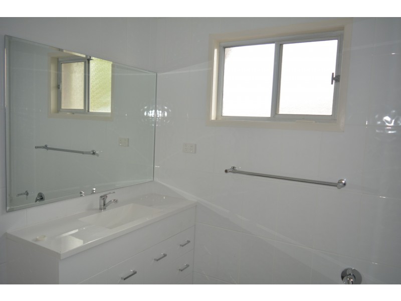 8 Gunn Street, Kearneys Spring QLD 4350