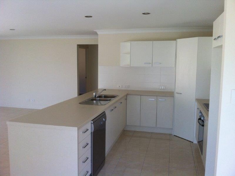 4 Mountain View Drive, Oakey QLD 4401