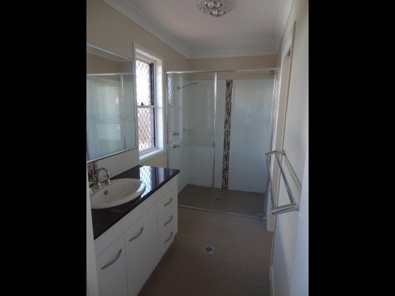 5 Graves Drive, Kearneys Spring QLD 4350