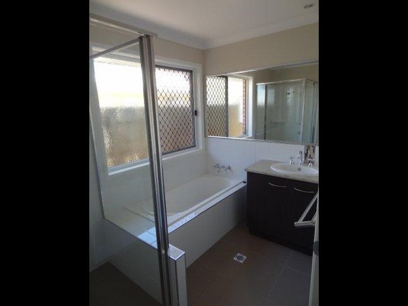 5 Graves Drive, Kearneys Spring QLD 4350