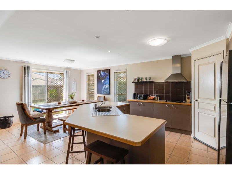 11 Saba Court, Middle Ridge QLD 4350