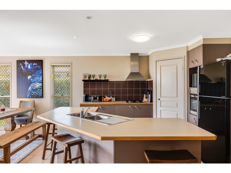 11 Saba Court, Middle Ridge QLD 4350