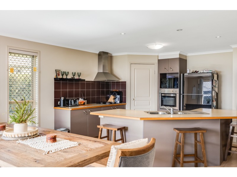 11 Saba Court, Middle Ridge QLD 4350