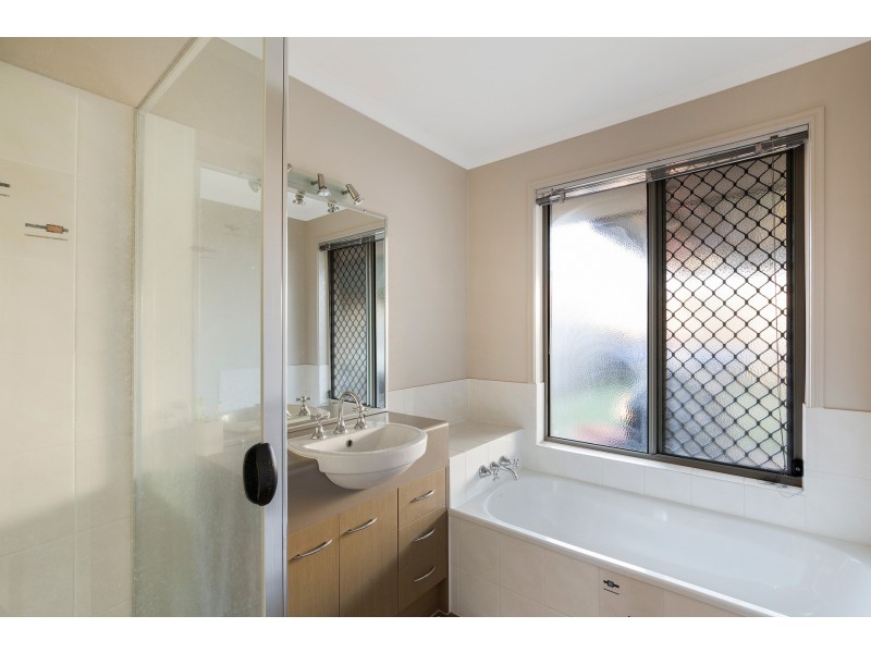 11 Saba Court, Middle Ridge QLD 4350