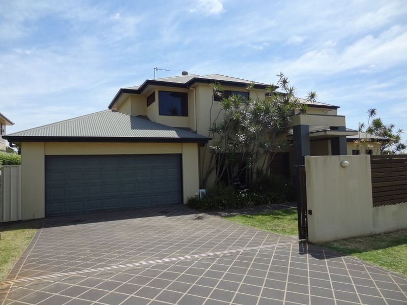 1 Vanham Close, Middle Ridge QLD 4350
