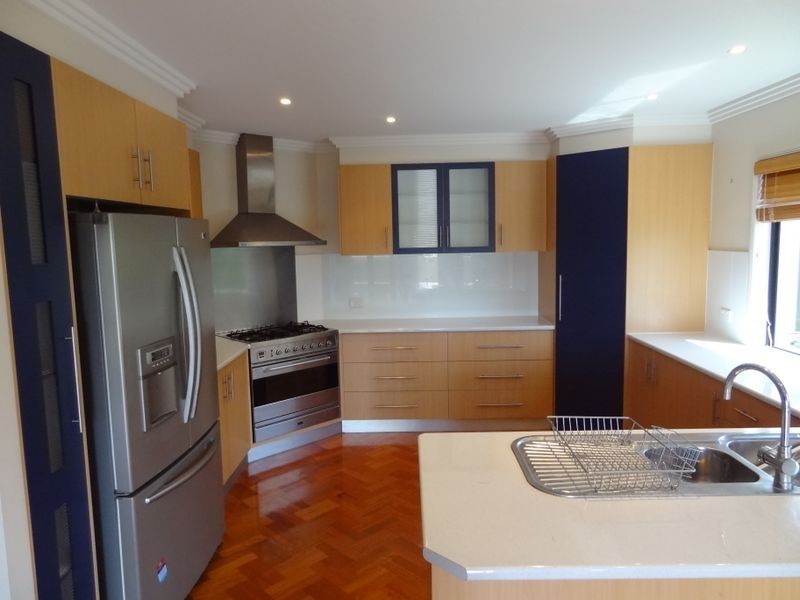 1 Vanham Close, Middle Ridge QLD 4350
