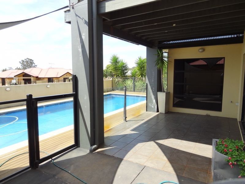 1 Vanham Close, Middle Ridge QLD 4350