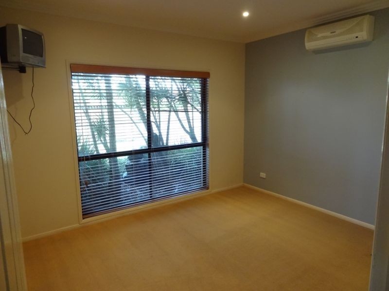 1 Vanham Close, Middle Ridge QLD 4350