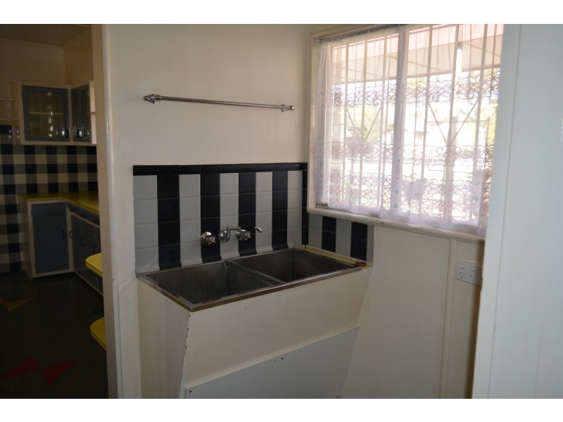 213a Campbell Street, Newtown QLD 4350