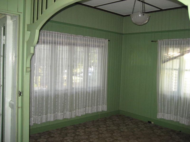 35 Moloney Street, North Toowoomba QLD 4350