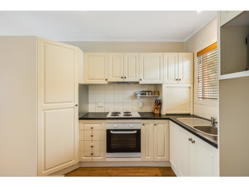 1/429 Stenner Street, Harristown QLD 4350