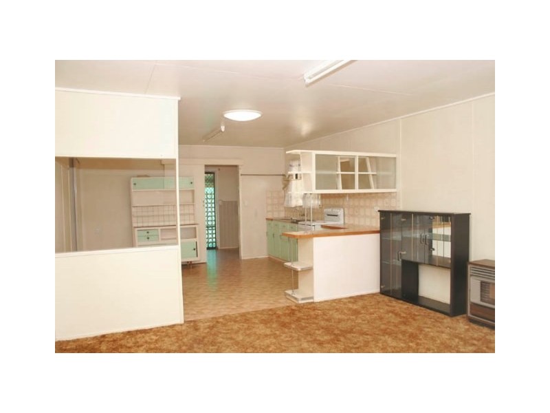 365 West Street, Harristown QLD 4350