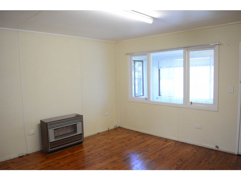 365 West Street, Harristown QLD 4350