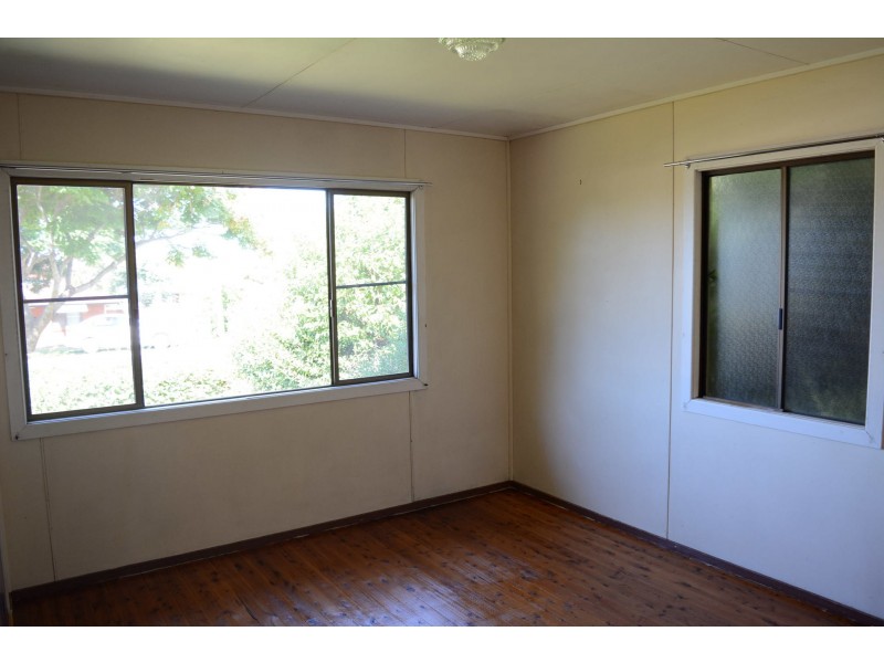 365 West Street, Harristown QLD 4350