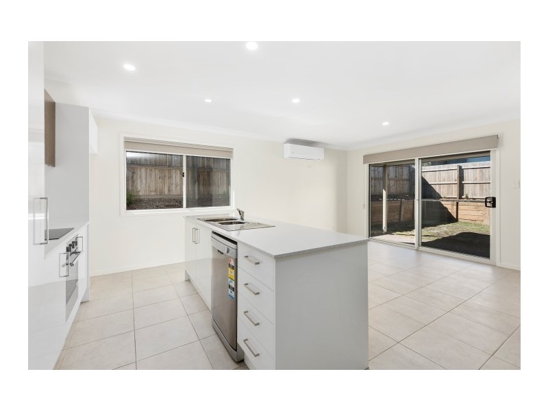 2/10 Rosenstengel Street, Darling Heights QLD 4350